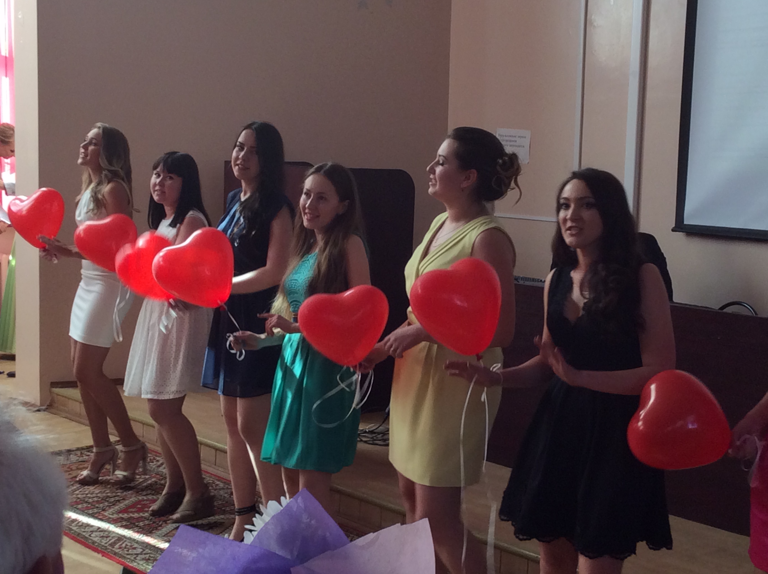 Для выпускников прозвенел последний звонок